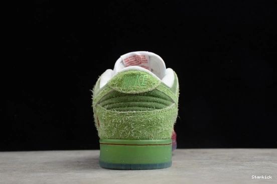 low"strawberry SB Nike Dunk cough" CW7093-601 0730